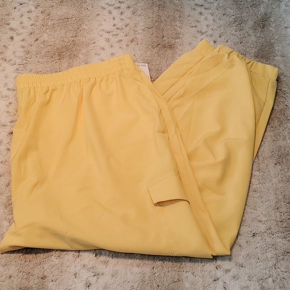 Sunday by DressBarn Yellow Flowey Cargo Jog Pants Size 2XL New With Tags - Picture 2 of 6